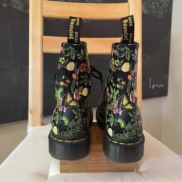 Dr Martens 1460 Floral Bloom Backhand Leather Lace Up Boots US L7 - Picture 10 of 17